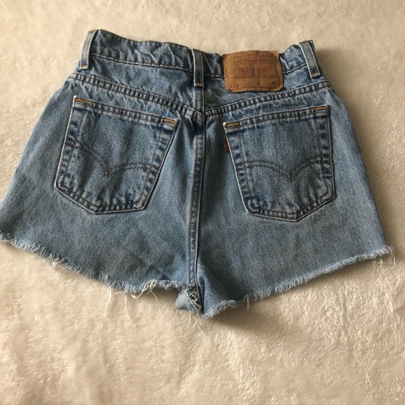 High Waisted Levi Shorts - Picture 2 of 3